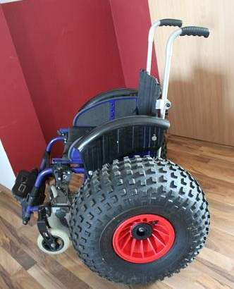 Fauteuil roulant avec roues de buggy, pour enfant